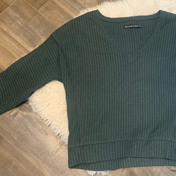 Abercrombie &Fitch green cardigan sweater - Picture 3 of 3